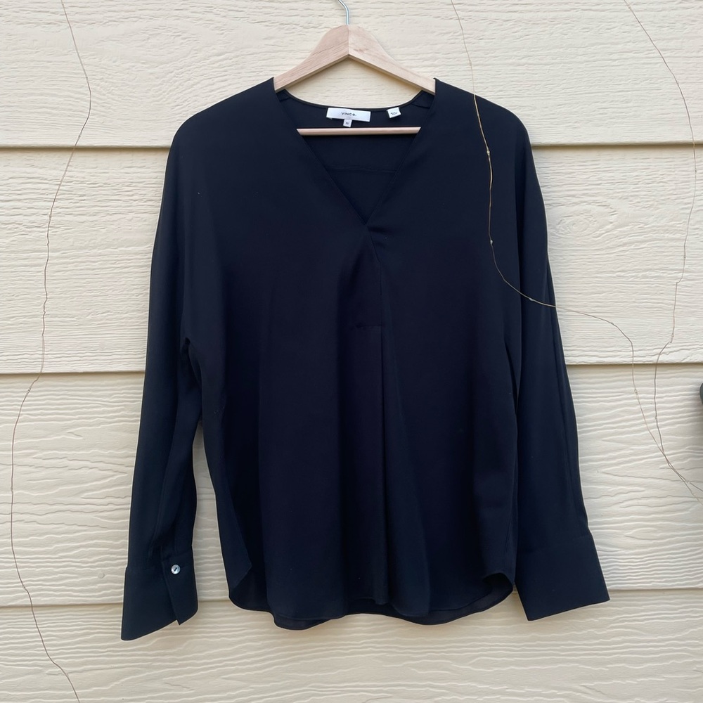 🌵silky black Vince shirt